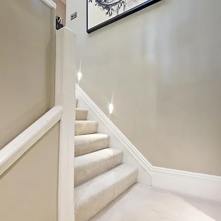 Exclusive 3 Bedroom Penthouse - 2 Bath & Mezzanine Harrogate Exterior photo