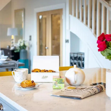 Exclusive 3 Bedroom Penthouse - 2 Bath & Mezzanine Harrogate Exterior photo
