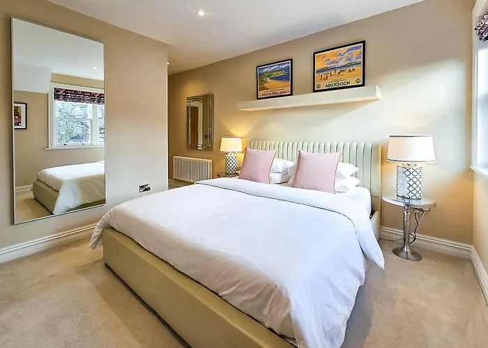 Exclusive 3 Bedroom Penthouse - 2 Bath & Mezzanine