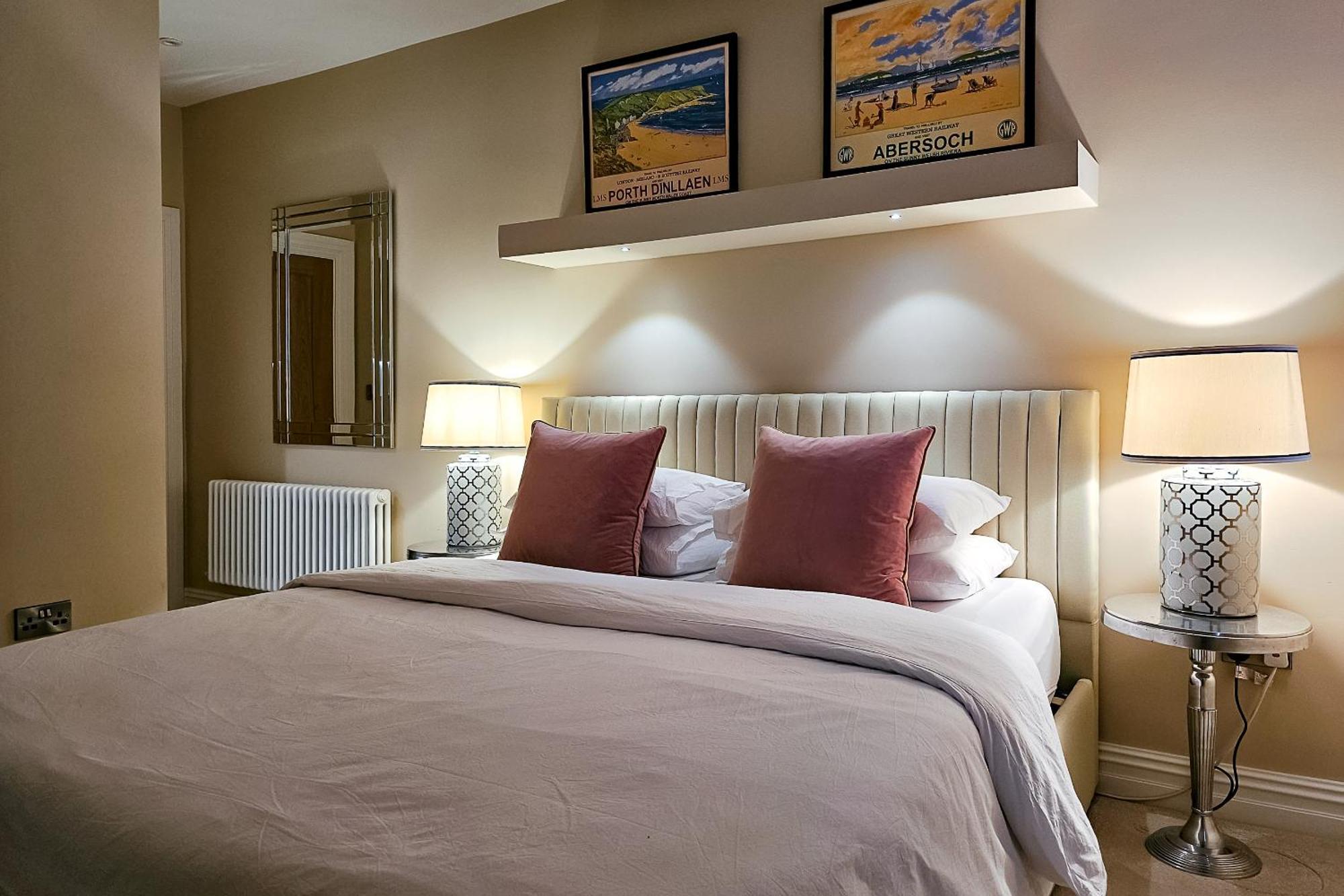Exclusive 3 Bedroom Penthouse - 2 Bath & Mezzanine Harrogate