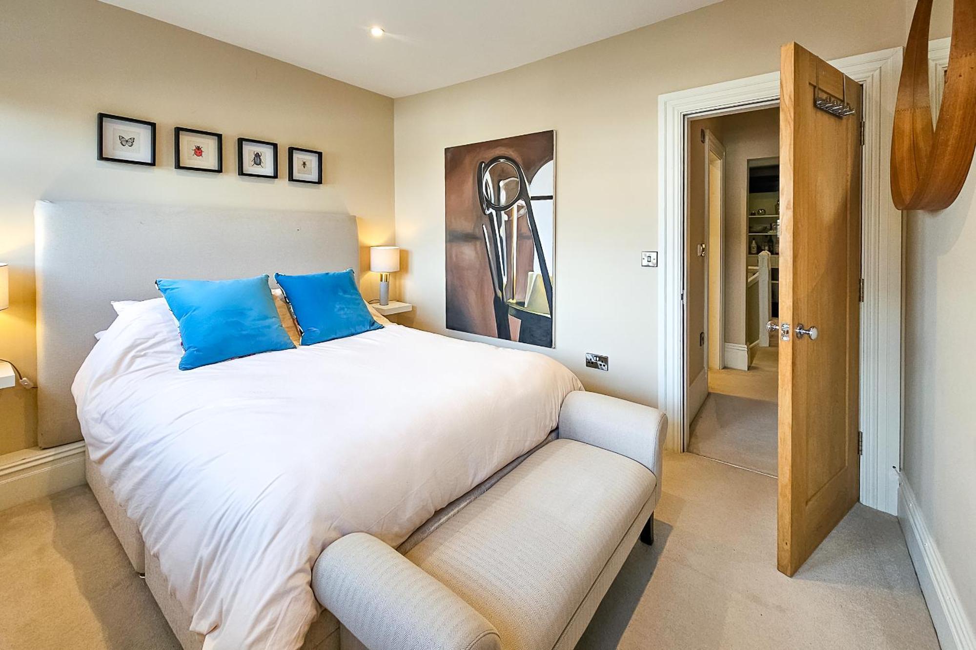 Exclusive 3 Bedroom Penthouse - 2 Bath & Mezzanine