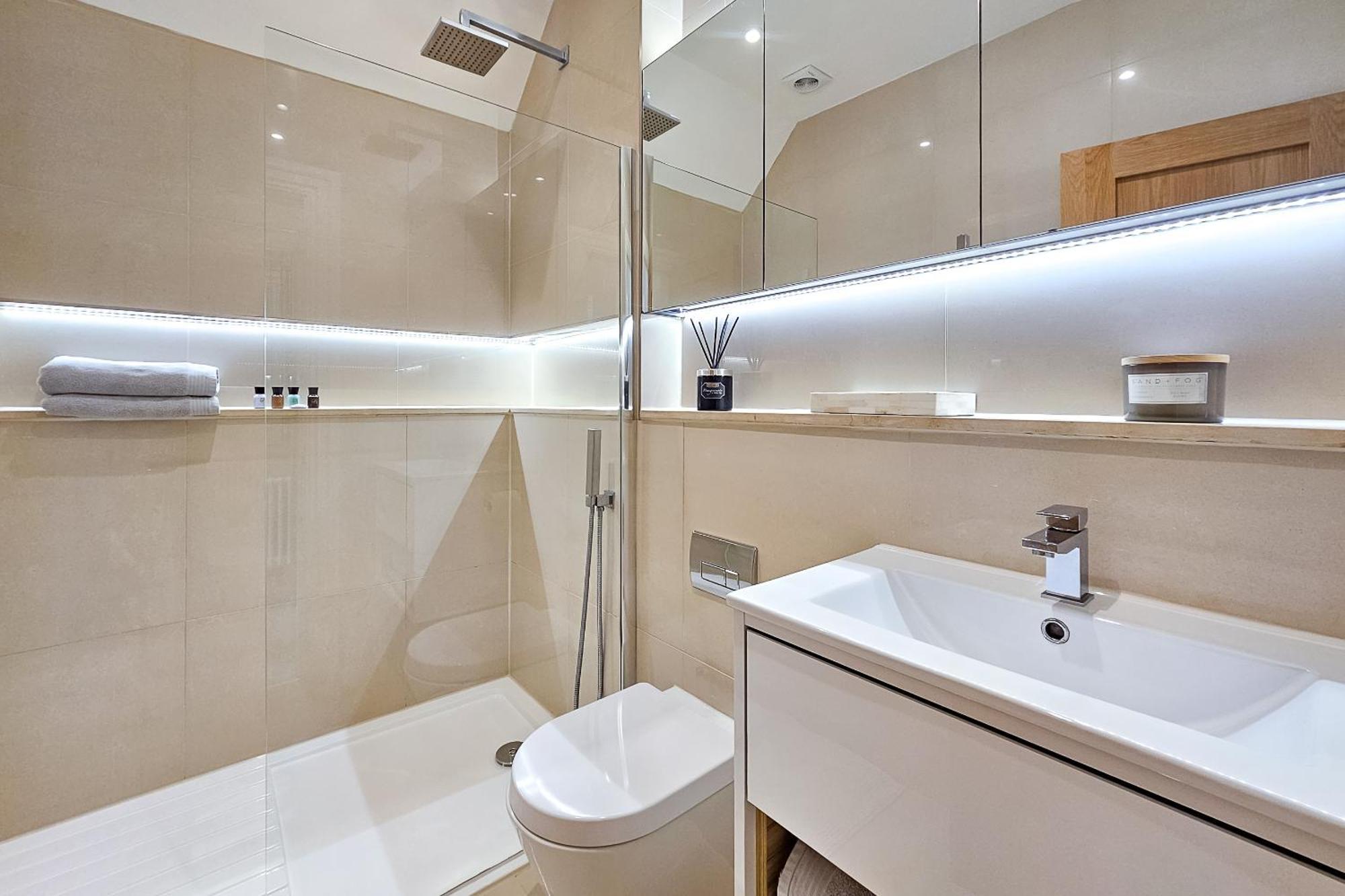 Exclusive 3 Bedroom Penthouse - 2 Bath & Mezzanine Apartment