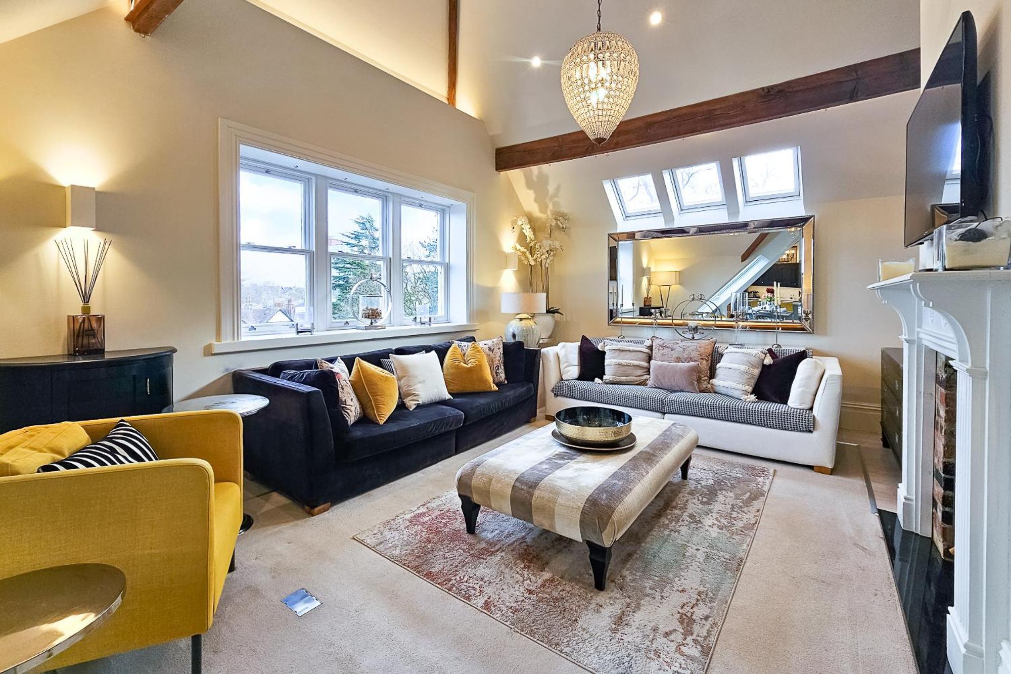 Apartment Exclusive 3 Bedroom Penthouse - 2 Bath & Mezzanine