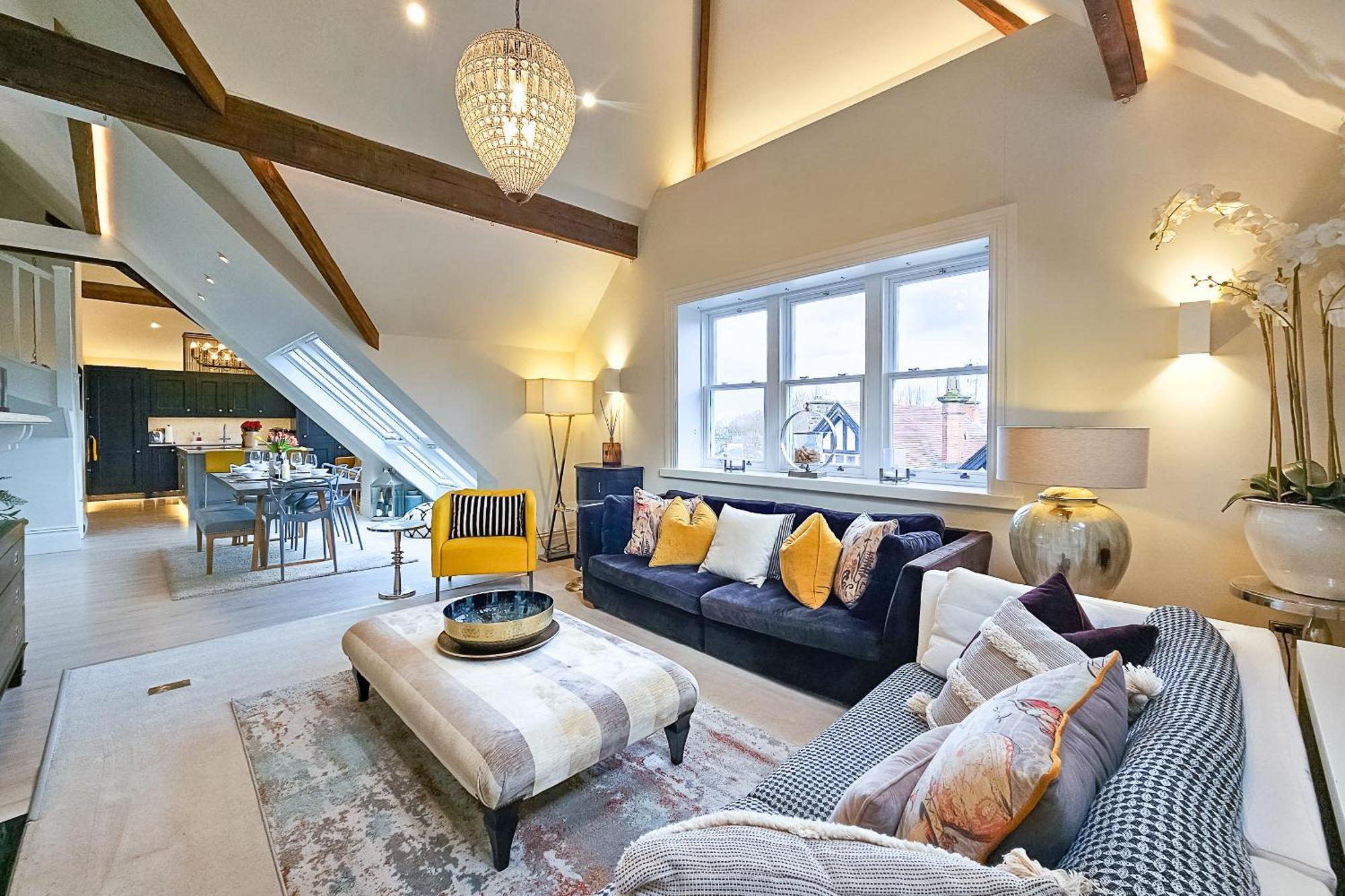 Exclusive 3 Bedroom Penthouse - 2 Bath & Mezzanine Apartment *