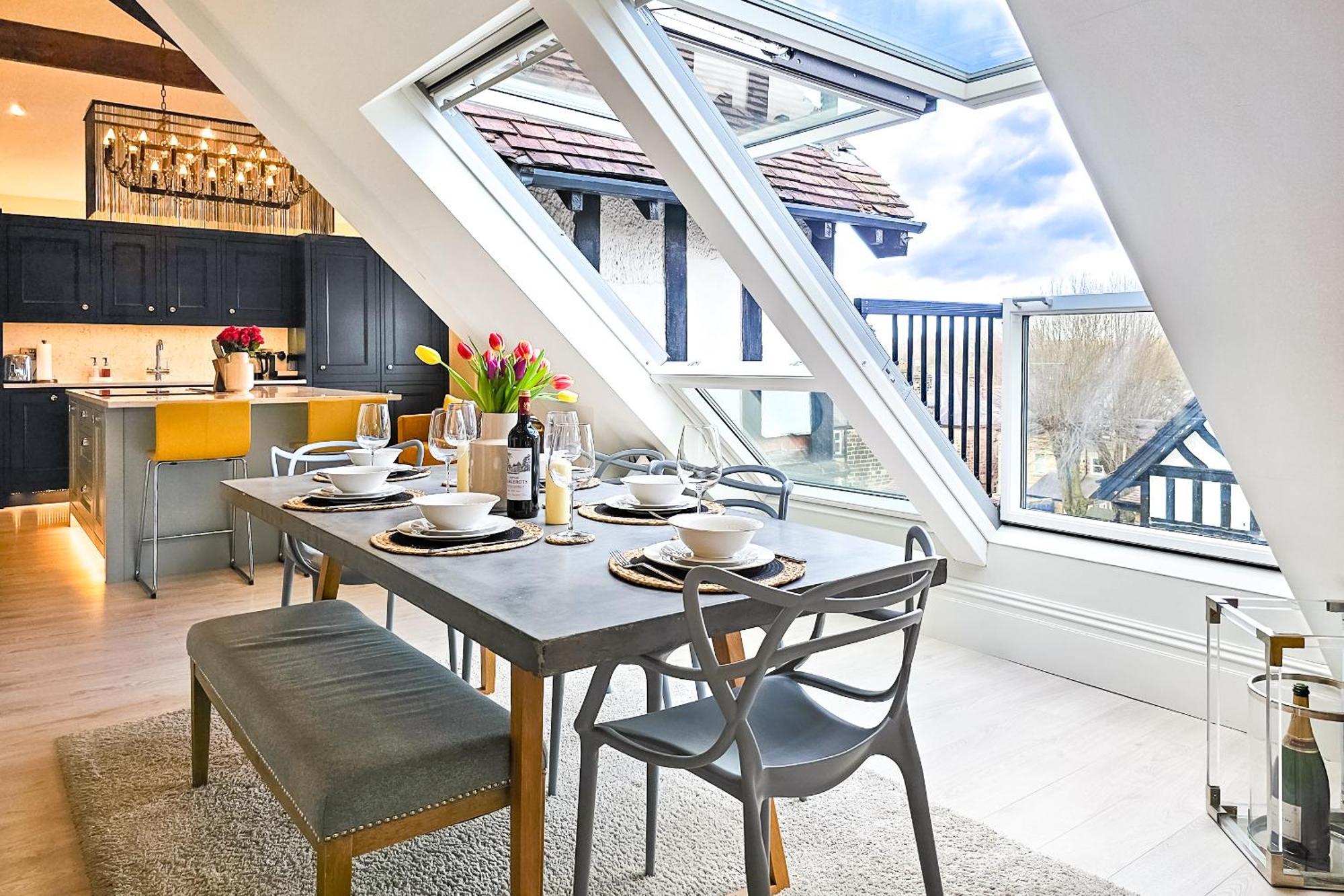 Apartment Exclusive 3 Bedroom Penthouse - 2 Bath & Mezzanine *