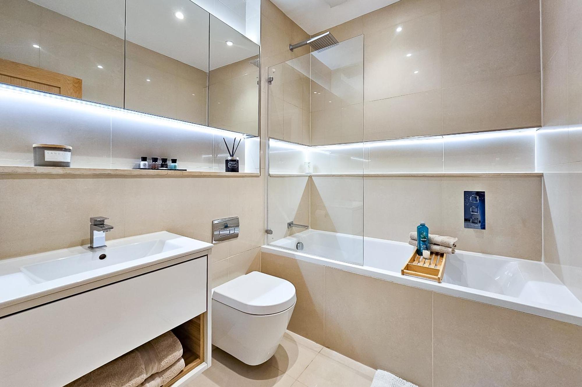 Exclusive 3 Bedroom Penthouse - 2 Bath & Mezzanine * Harrogate