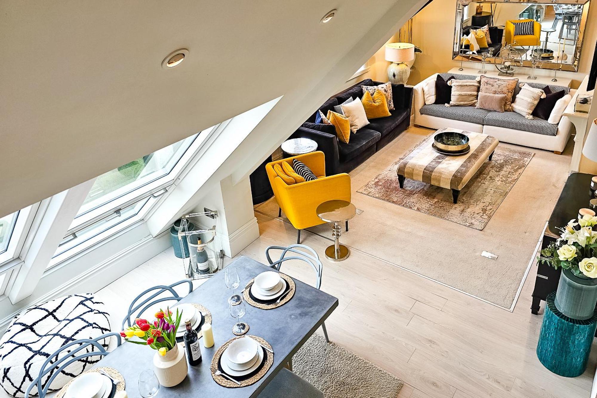 Exclusive 3 Bedroom Penthouse - 2 Bath & Mezzanine Apartment *
