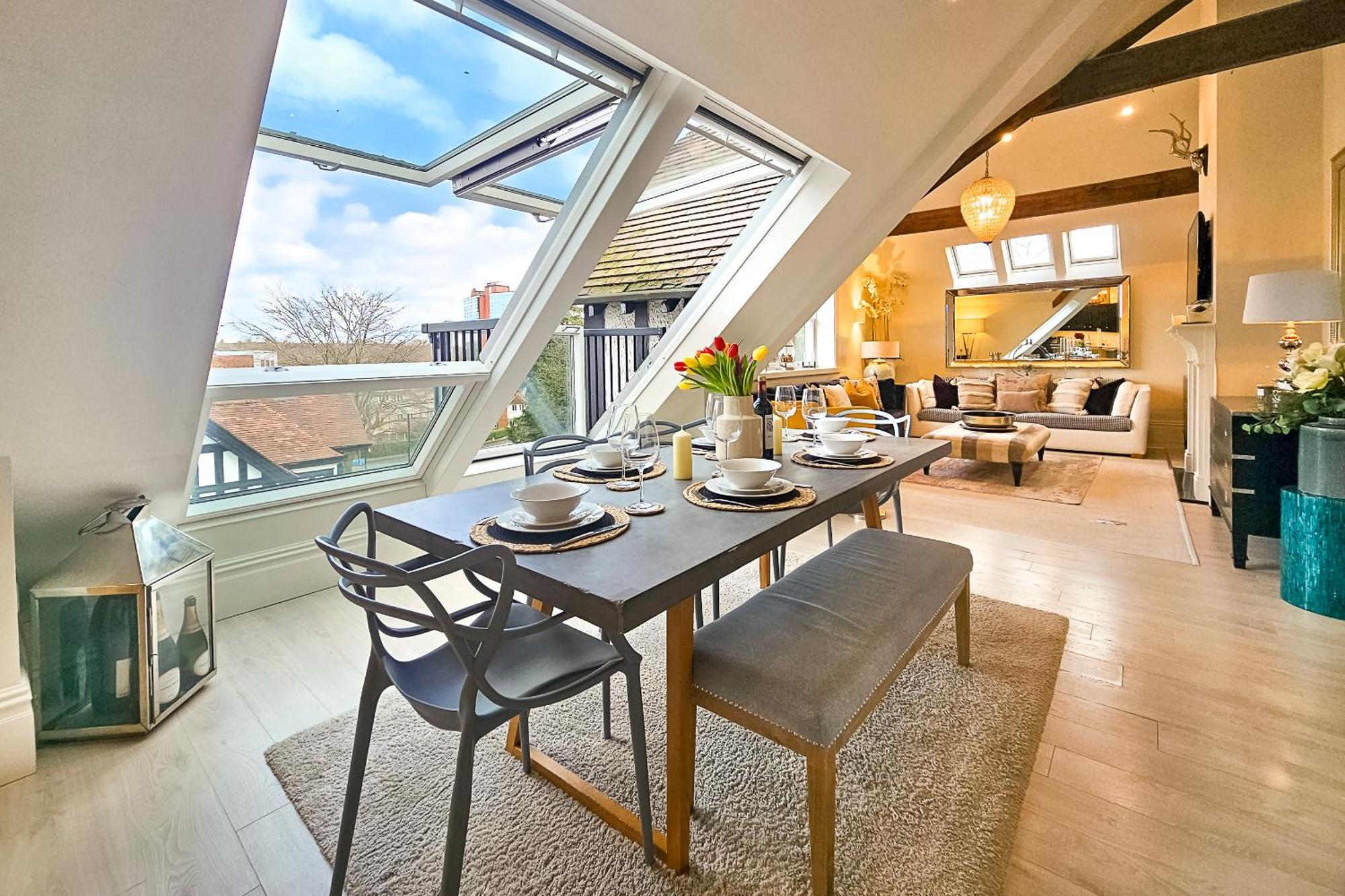 Exclusive 3 Bedroom Penthouse - 2 Bath & Mezzanine Apartment Harrogate