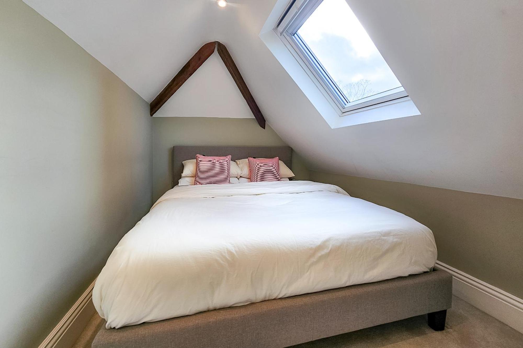 Exclusive 3 Bedroom Penthouse - 2 Bath & Mezzanine Harrogate