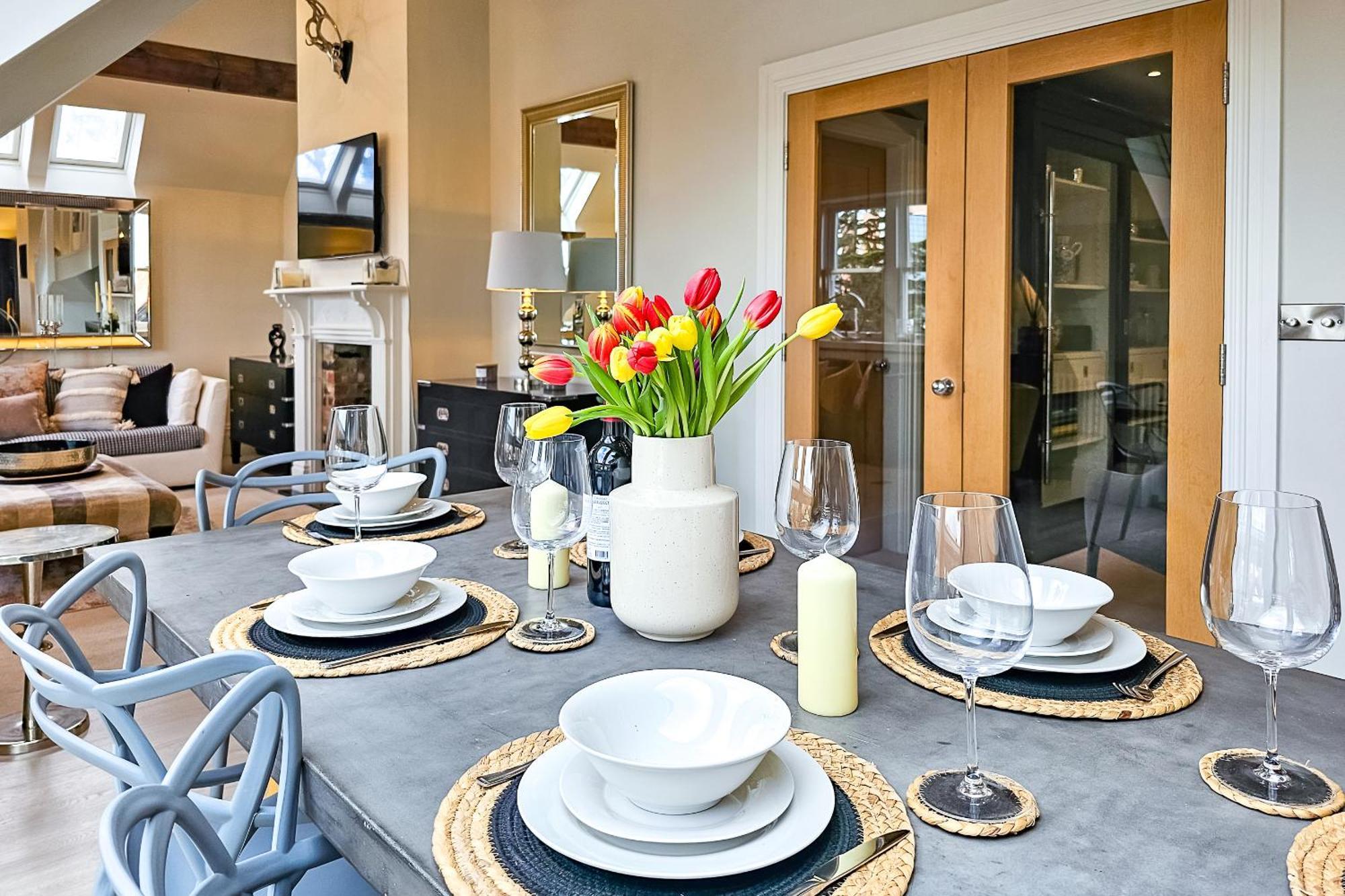 Exclusive 3 Bedroom Penthouse - 2 Bath & Mezzanine Apartment Harrogate