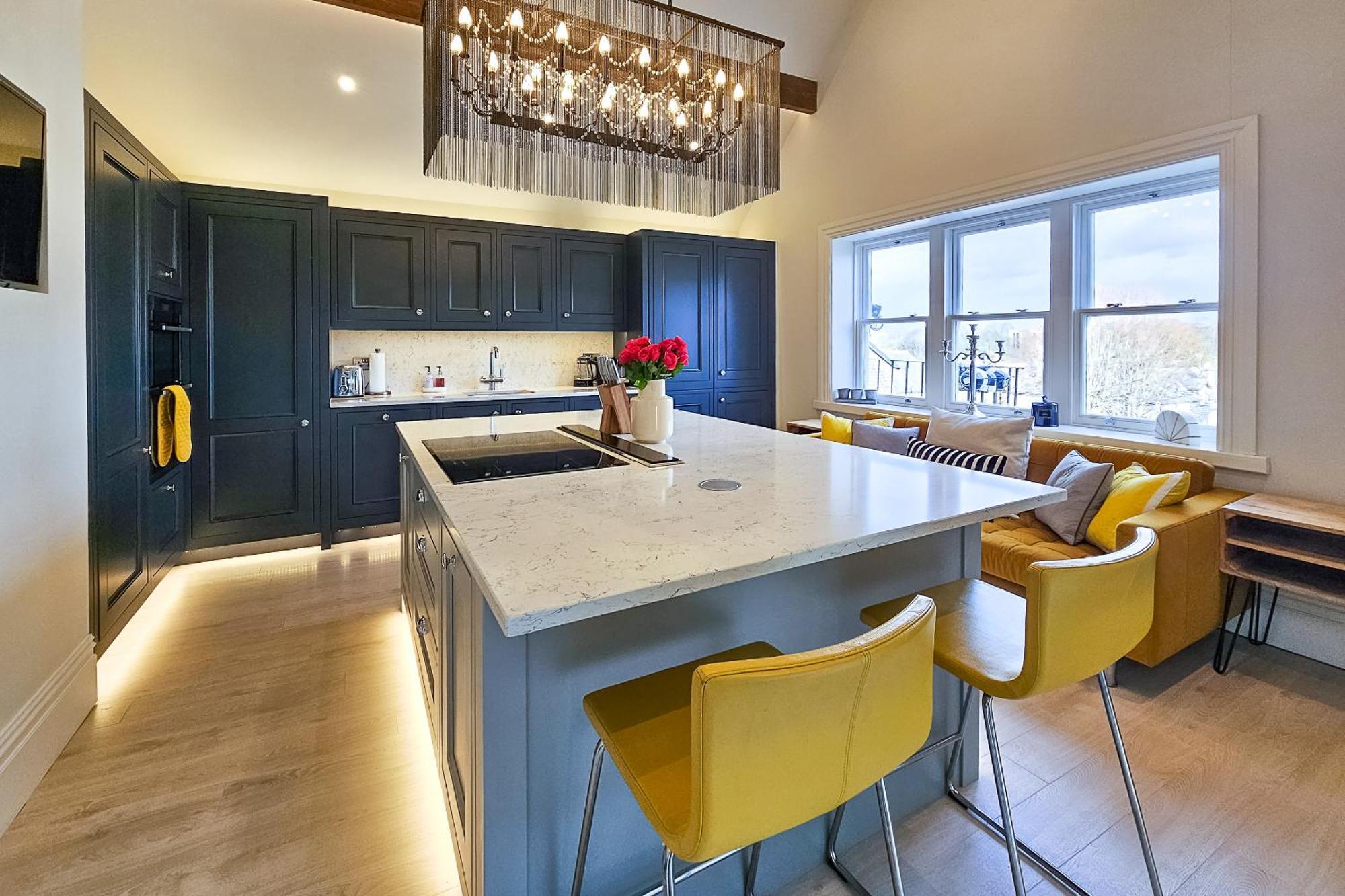 Apartment Exclusive 3 Bedroom Penthouse - 2 Bath & Mezzanine Harrogate