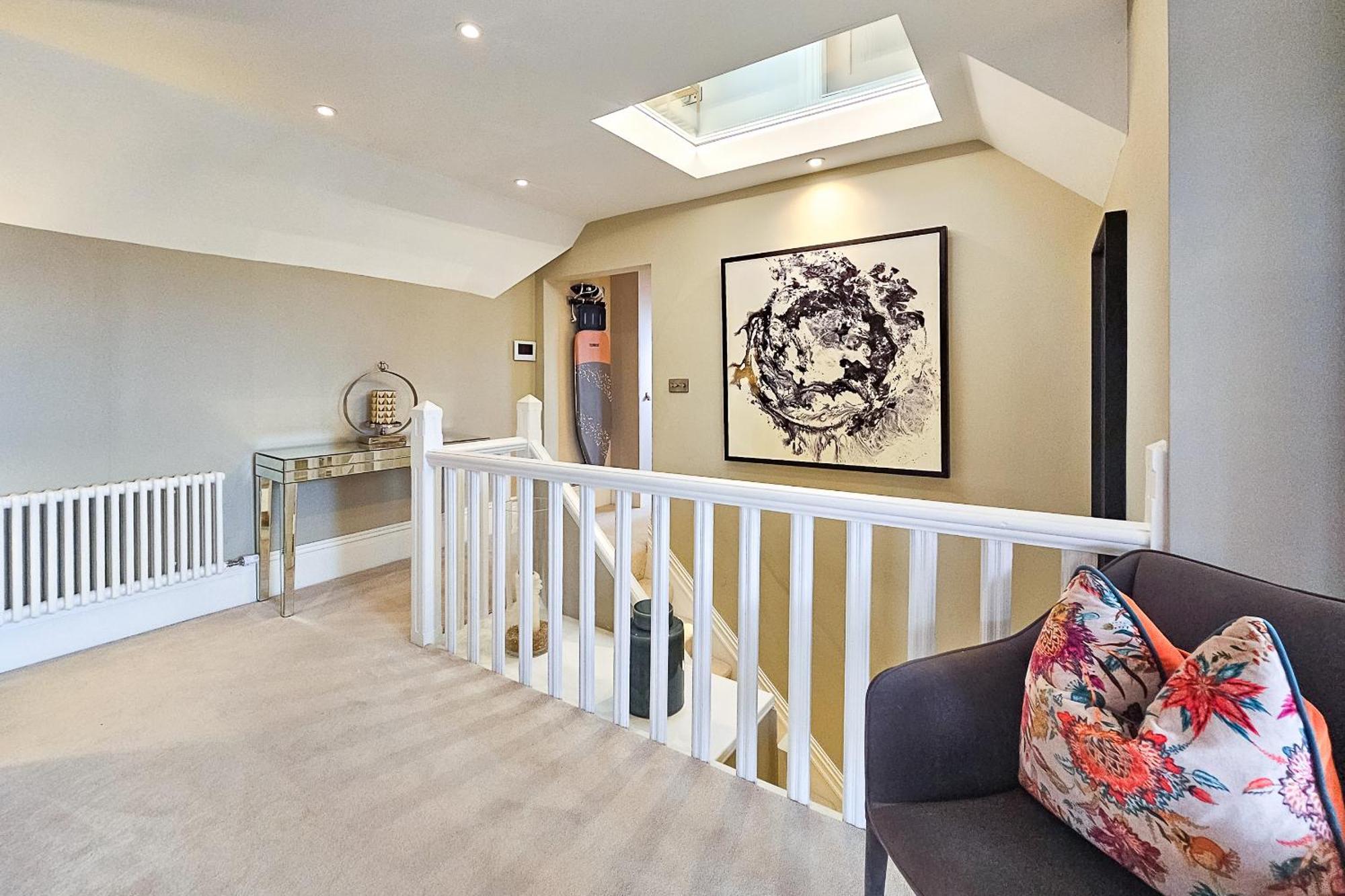 Exclusive 3 Bedroom Penthouse - 2 Bath & Mezzanine