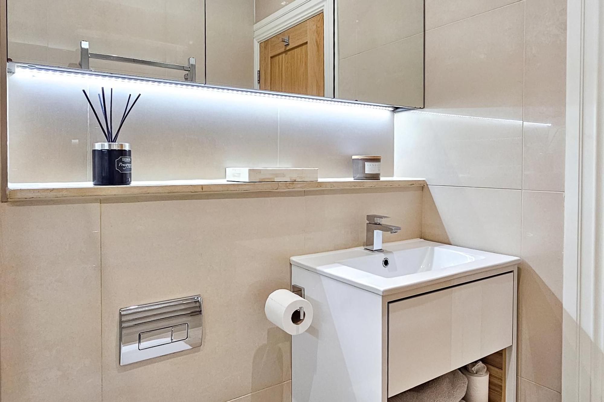 Exclusive 3 Bedroom Penthouse - 2 Bath & Mezzanine Apartment