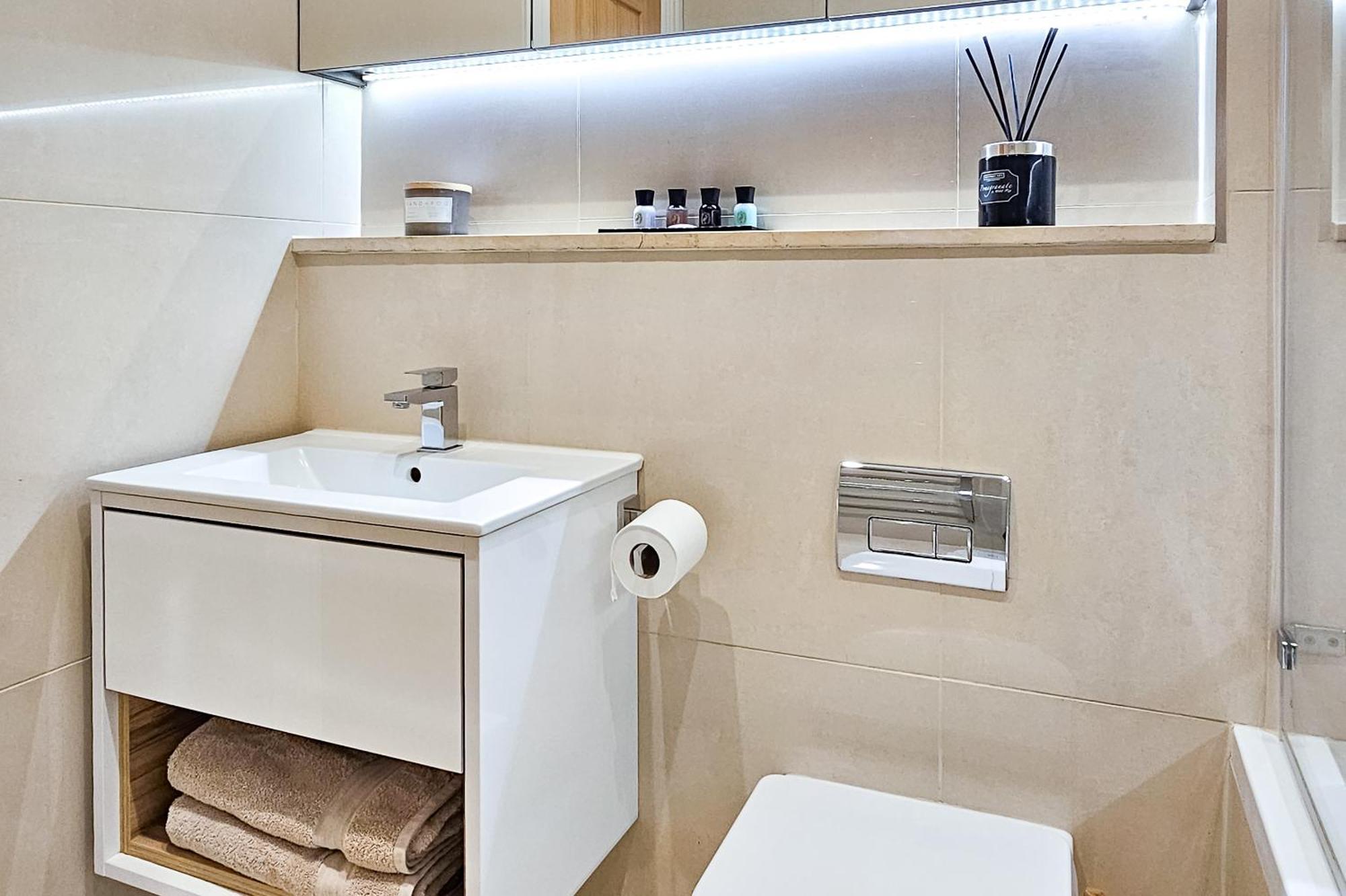 Apartment Exclusive 3 Bedroom Penthouse - 2 Bath & Mezzanine Harrogate