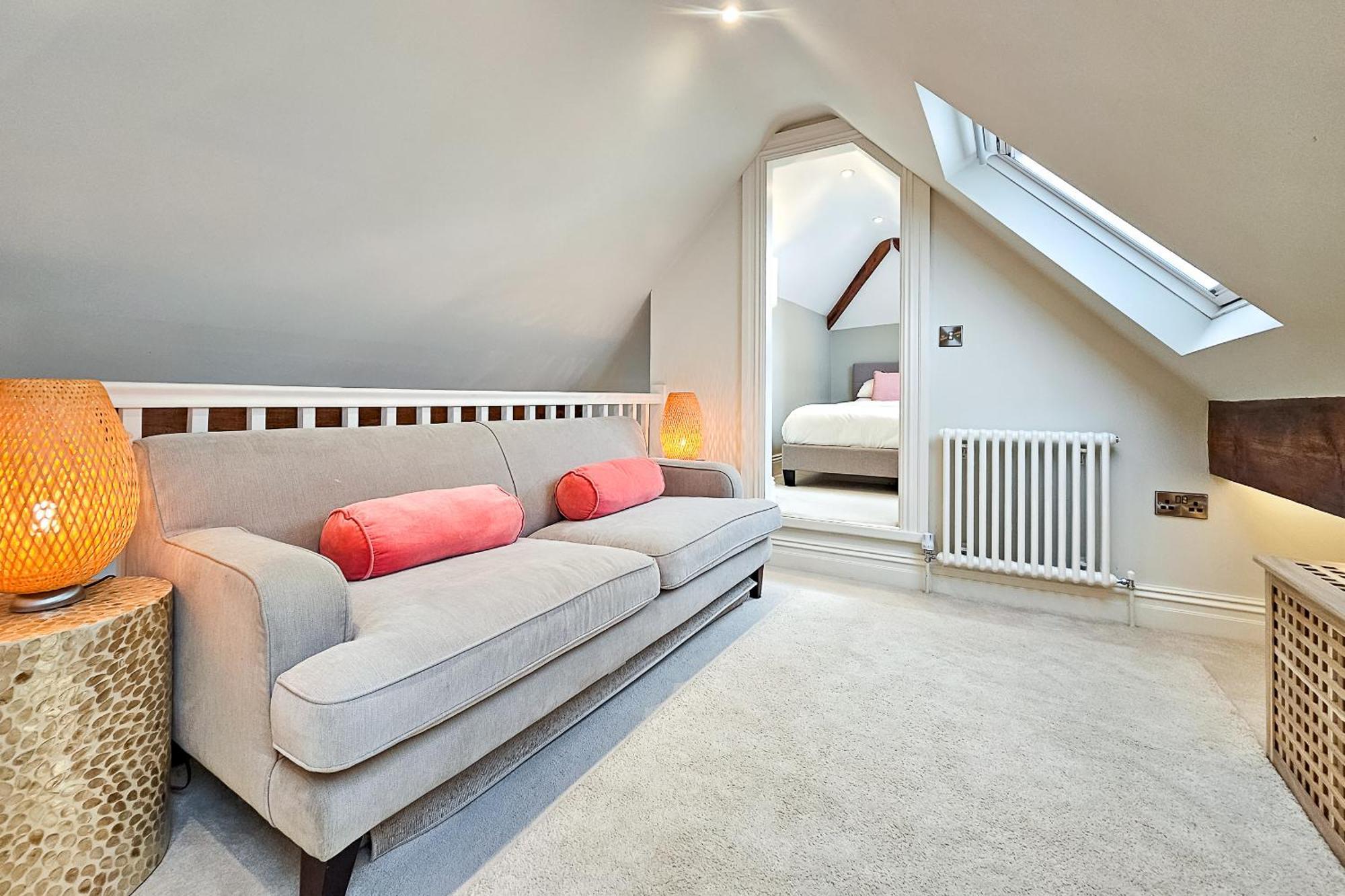Exclusive 3 Bedroom Penthouse - 2 Bath & Mezzanine Harrogate