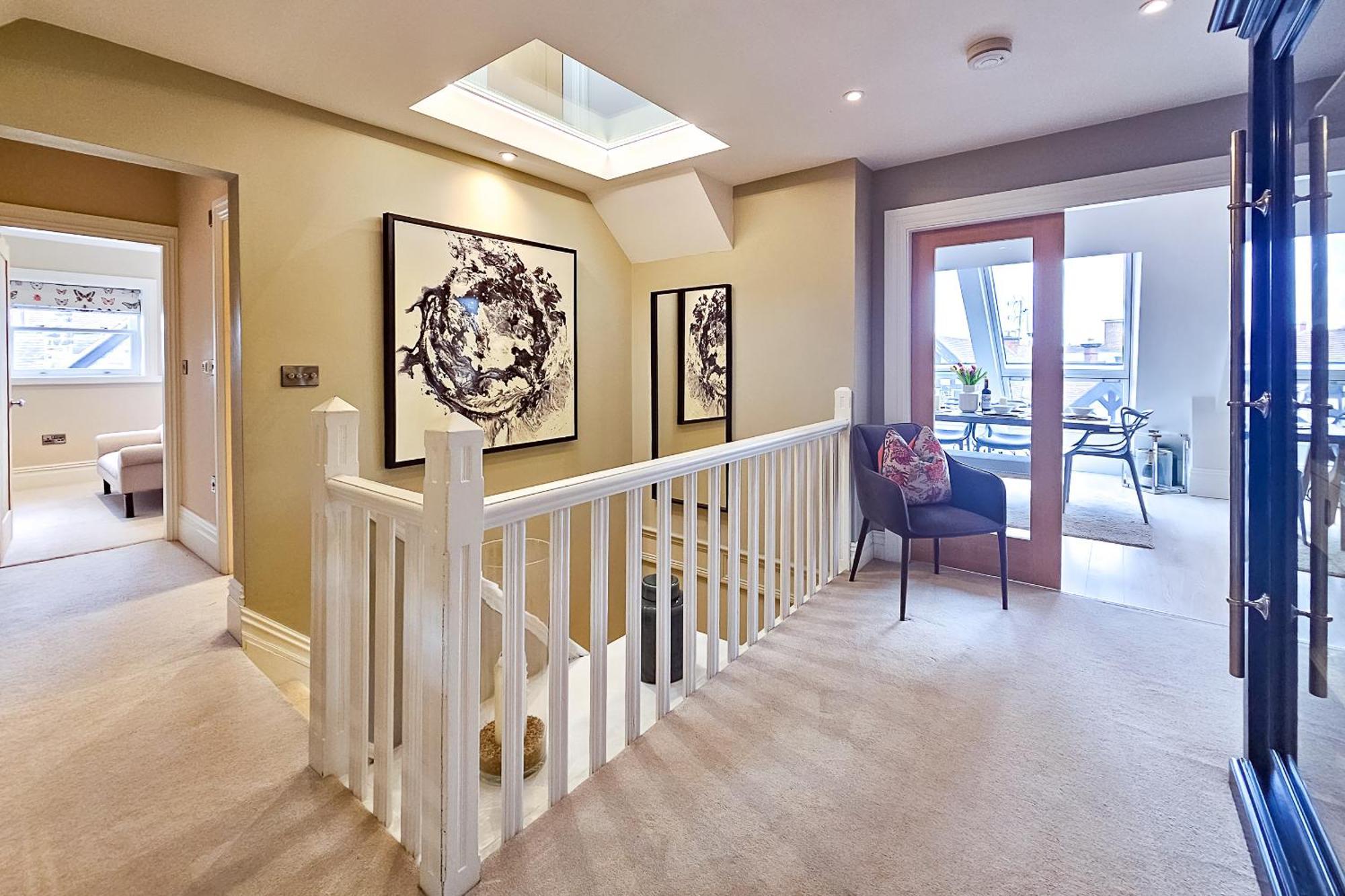 Exclusive 3 Bedroom Penthouse - 2 Bath & Mezzanine Apartment *