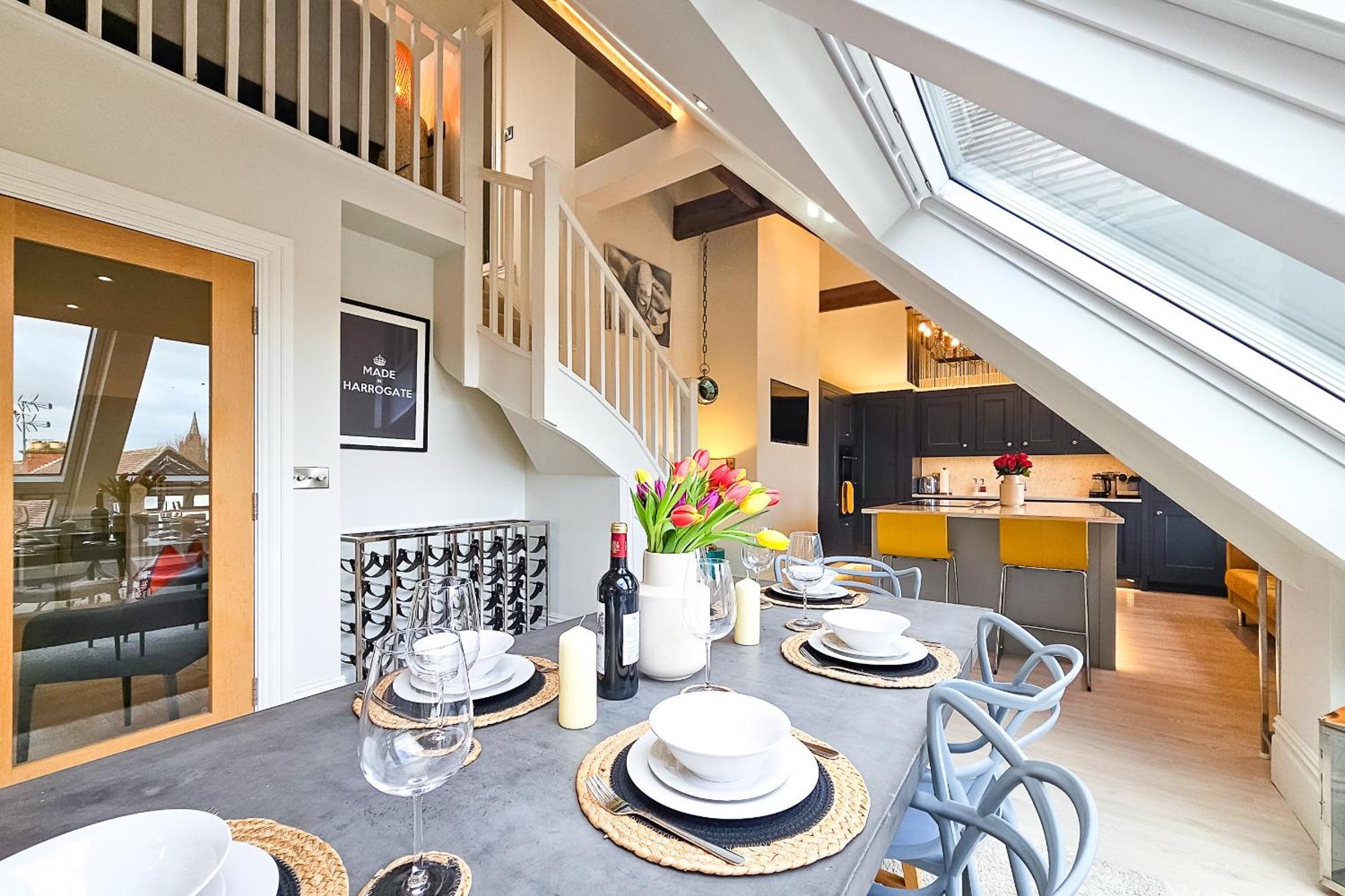 Apartment Exclusive 3 Bedroom Penthouse - 2 Bath & Mezzanine Harrogate