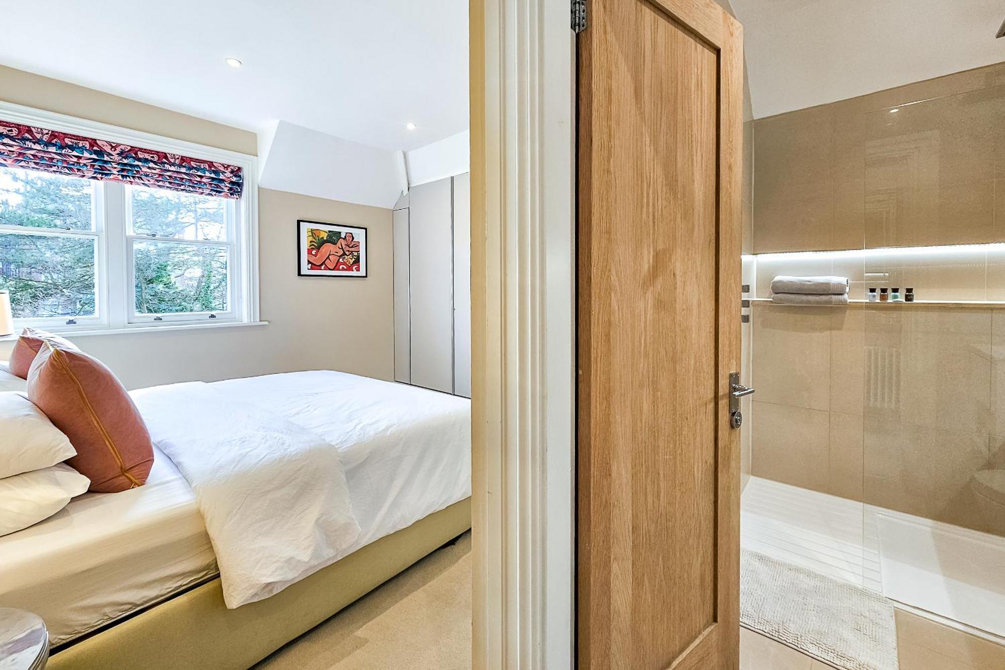 Exclusive 3 Bedroom Penthouse - 2 Bath & Mezzanine Apartment *